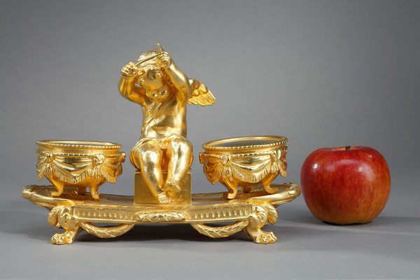 Gilt bronze inkwell, "L'Amour timbalier", Louis XVI style