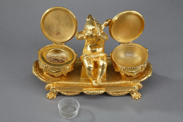 Gilt bronze inkwell, "L'Amour timbalier", Louis XVI style