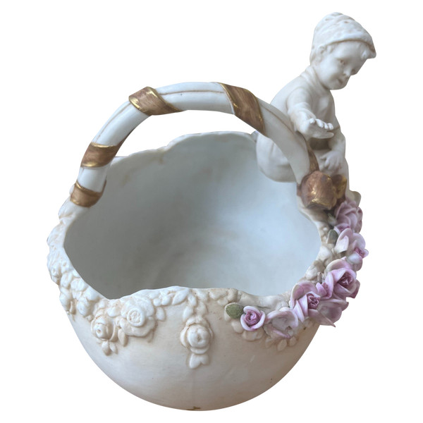 Centerpiece in Porcelain from É. & A. Müller Schwarza-Saalbahn, Germany (Late 19th century)