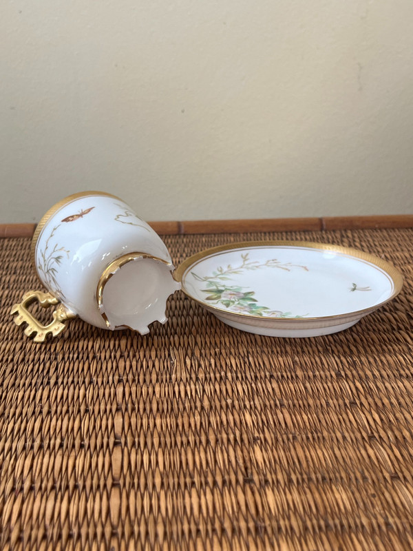 19th century porcelain cup and saucer - Flower pattern, gilding and refined details