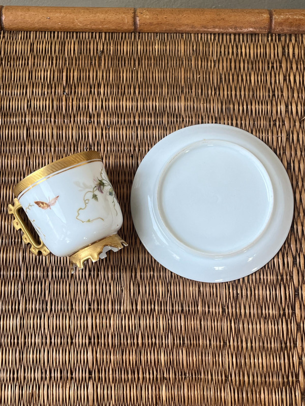 19th century porcelain cup and saucer - Flower pattern, gilding and refined details