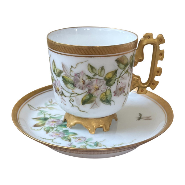 19th century porcelain cup and saucer - Flower pattern, gilding and refined details