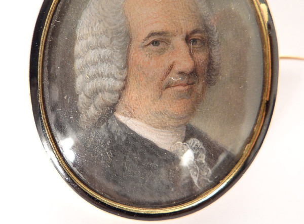 Miniatur Oval Perlmutt Porträt Adel XVIII. Brosche Massivgold 18K Emaille