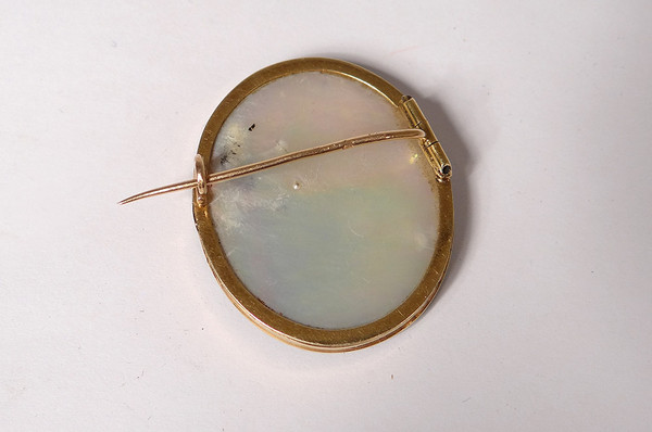 Miniatur Oval Perlmutt Porträt Adel XVIII. Brosche Massivgold 18K Emaille