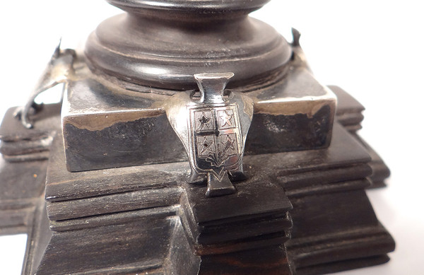 Piccola colonna commemorativa Vittoria in ebano Stemma d'argento Corona XIX secolo