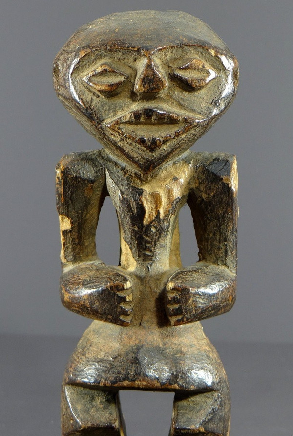 Nigeria, Mambila-Volk, erste Hälfte des 20. Jahrhunderts, Hartholzstatuette vom Typ „Tadep“.