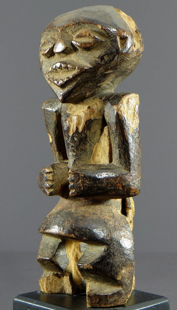 Nigeria, Mambila-Volk, erste Hälfte des 20. Jahrhunderts, Hartholzstatuette vom Typ „Tadep“.