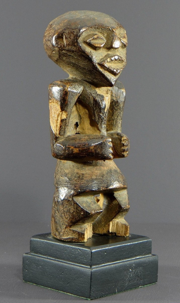 Nigeria, Mambila-Volk, erste Hälfte des 20. Jahrhunderts, Hartholzstatuette vom Typ „Tadep“.