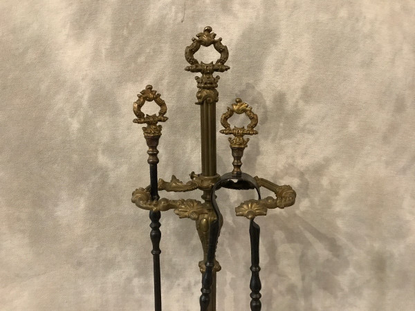 Beautiful and large old fireplace set in bronze and iron from the 19th century