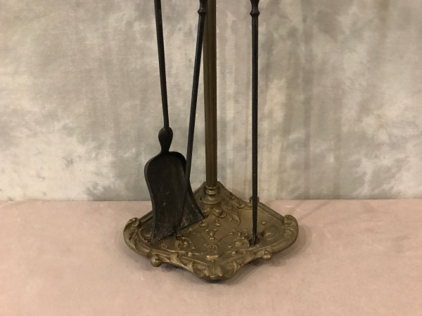 Beautiful and large old fireplace set in bronze and iron from the 19th century