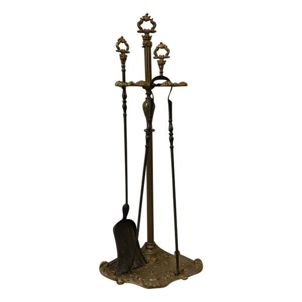 Beautiful and large old fireplace set in bronze and iron from the 19th century