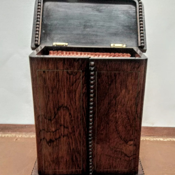 Petite armoire à couverts 