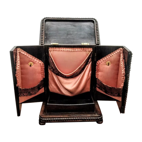 Petite armoire à couverts 