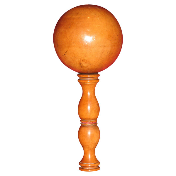 Large honey-coloured turned boxwood "Bilboquet" from the 19th century