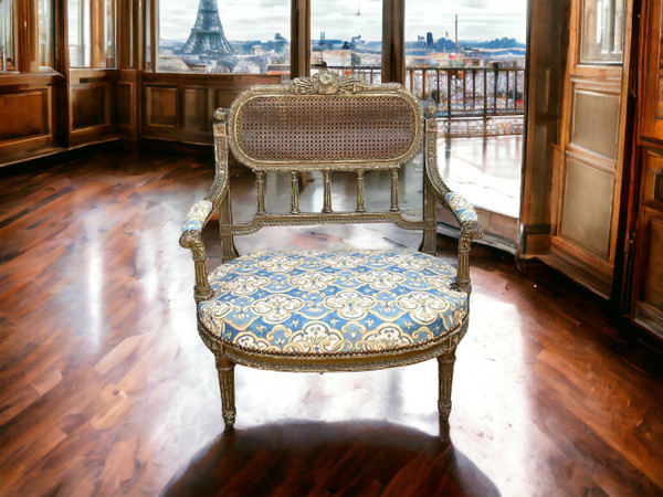 FAUTEUIL " DIT MARQUISE " DE STYLE LOUIS XVI EN BOIS PATINÉ ET SCULPTÉ DU XIXe