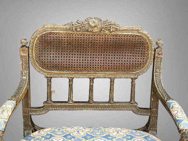 FAUTEUIL " DIT MARQUISE " DE STYLE LOUIS XVI EN BOIS PATINÉ ET SCULPTÉ DU XIXe