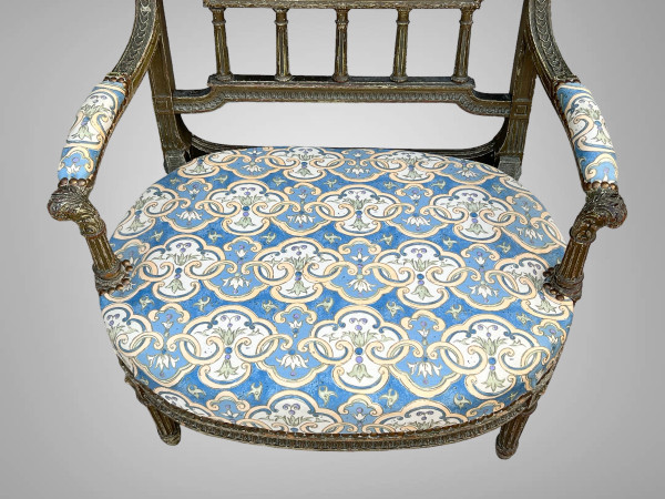 FAUTEUIL " DIT MARQUISE " DE STYLE LOUIS XVI EN BOIS PATINÉ ET SCULPTÉ DU XIXe