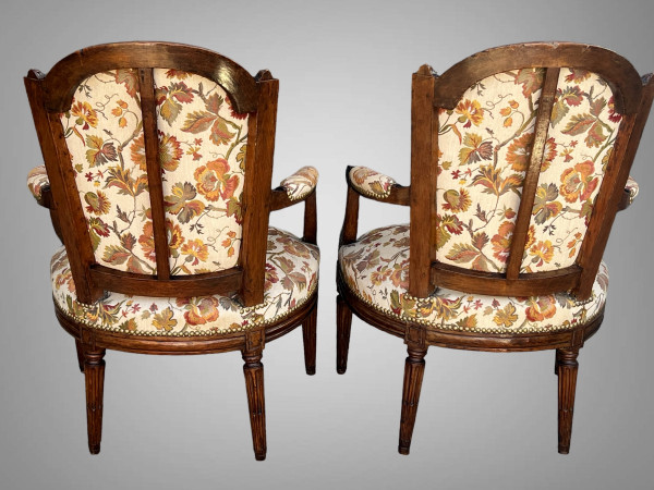 PAIRE DE FAUTEUILS XVIIIe ÉPOQUE LOUIS XVI CABRIOLET A DOSSIER BÊCHE TAPISSÉS