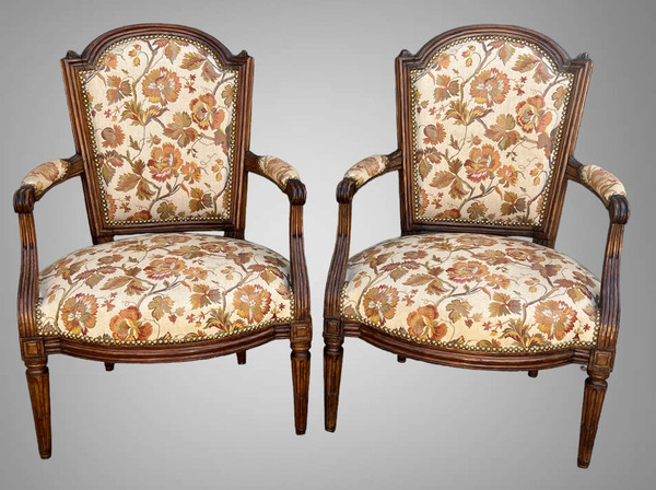PAIRE DE FAUTEUILS XVIIIe ÉPOQUE LOUIS XVI CABRIOLET A DOSSIER BÊCHE TAPISSÉS