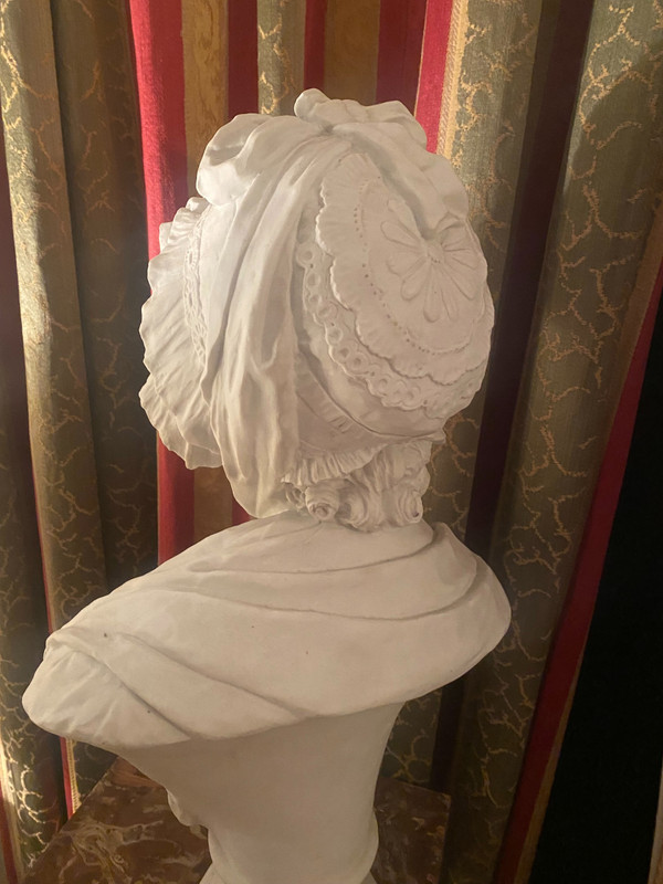 Giovane ragazza con cappello di biscotto XIX secolo