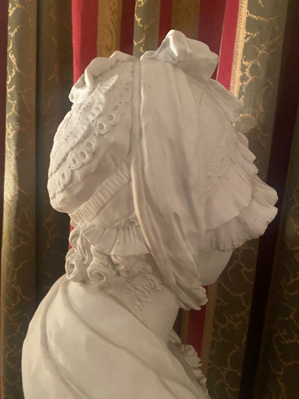 Giovane ragazza con cappello di biscotto XIX secolo