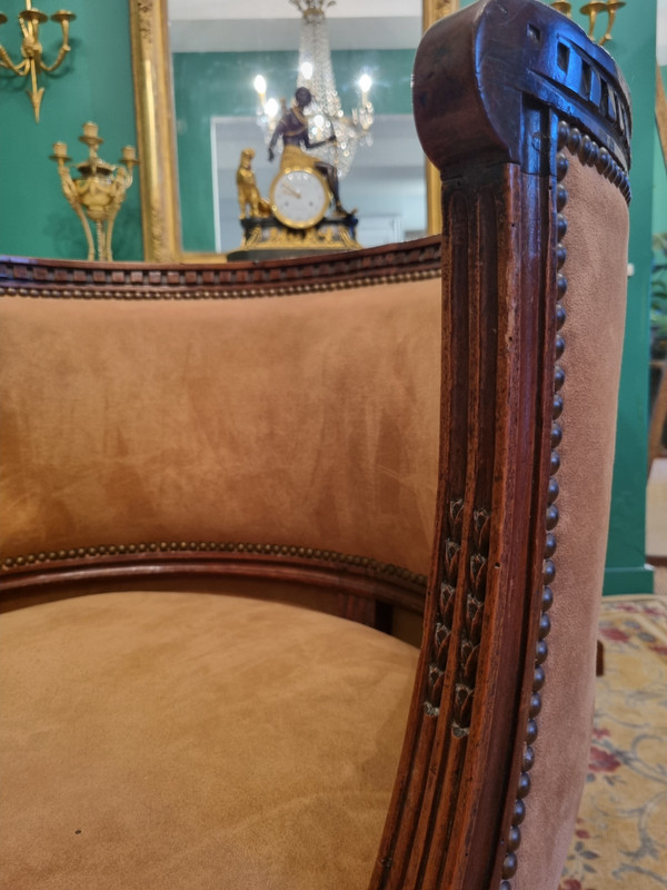 Canabas, breiter halbkreisförmiger Drehsessel aus der Louis-XVI-Zeit.