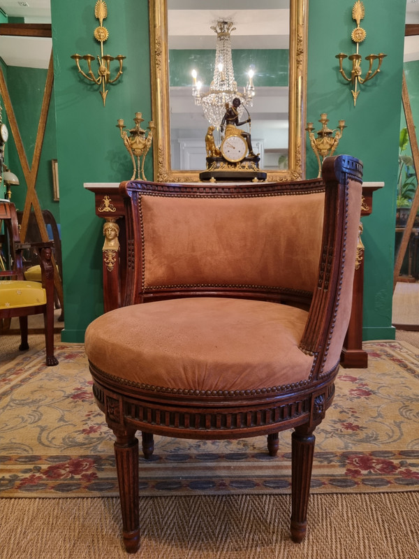 Canabas, breiter halbkreisförmiger Drehsessel aus der Louis-XVI-Zeit.