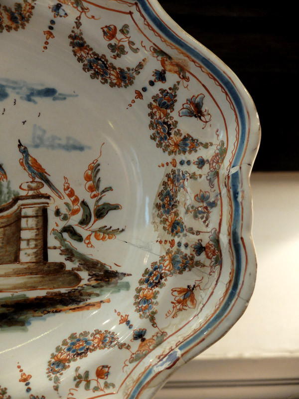 Large Hollow Dish with Chinese Decor - Lyon 18th century.