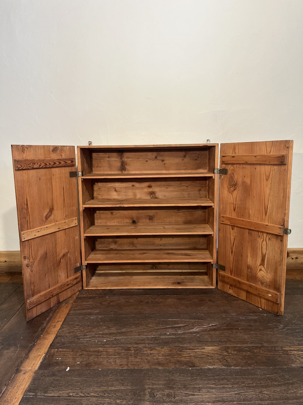 Larch cabinet from the early 1900s