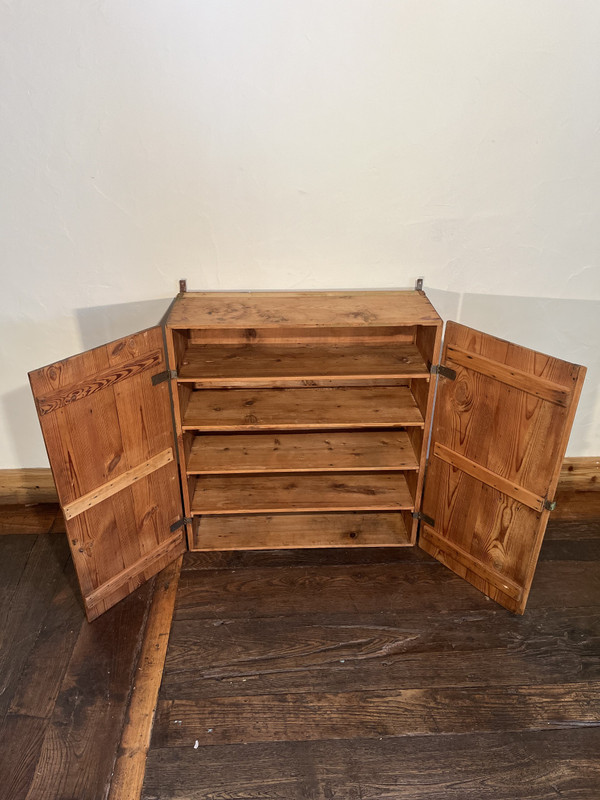 Larch cabinet from the early 1900s