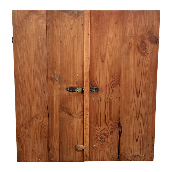 Larch cabinet from the early 1900s