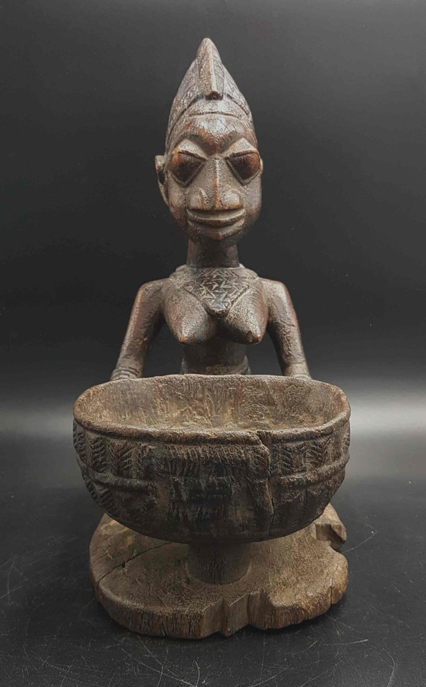 Cup Carrier, Yoruba-Volk, Benin oder Nigeria