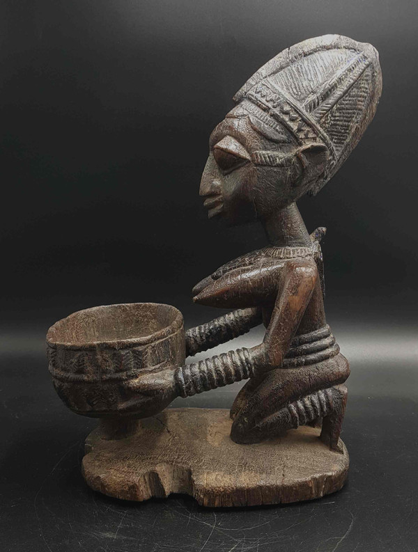 Cup Carrier, Yoruba-Volk, Benin oder Nigeria