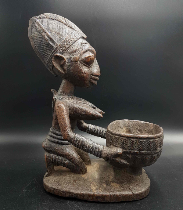 Cup Carrier, Yoruba-Volk, Benin oder Nigeria