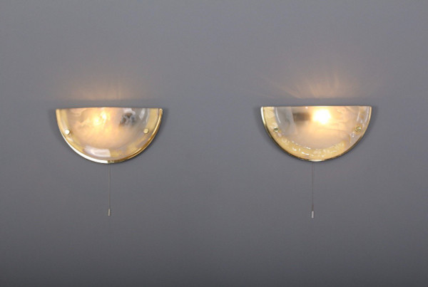 Paire D’appliques ‘demi-lune’ En Laiton Et Verre.