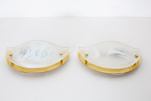 Paire D’appliques ‘demi-lune’ En Laiton Et Verre.