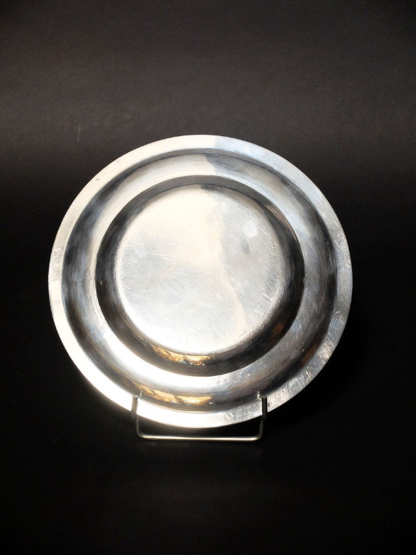 Plat rond en argent massif poinçonné à la Minerve