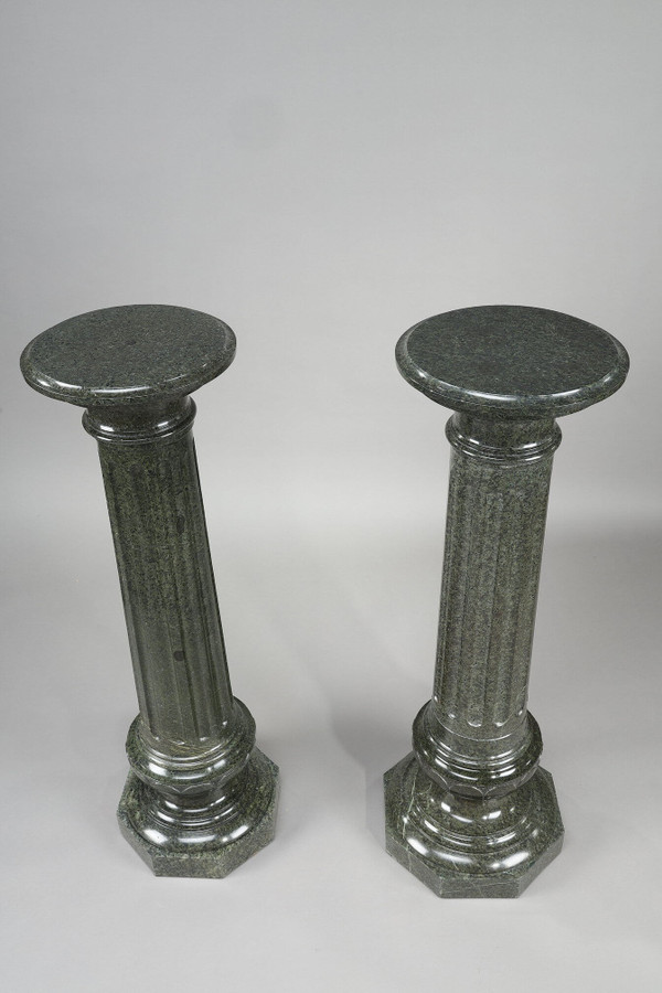 Deux Importantes Colonnes en marbre vert à cannelures