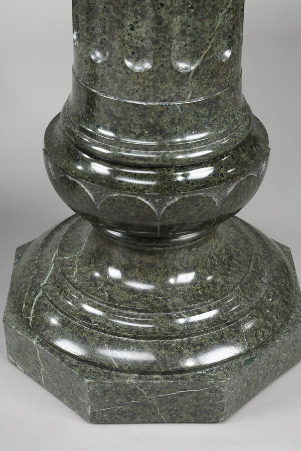 Deux Importantes Colonnes en marbre vert à cannelures