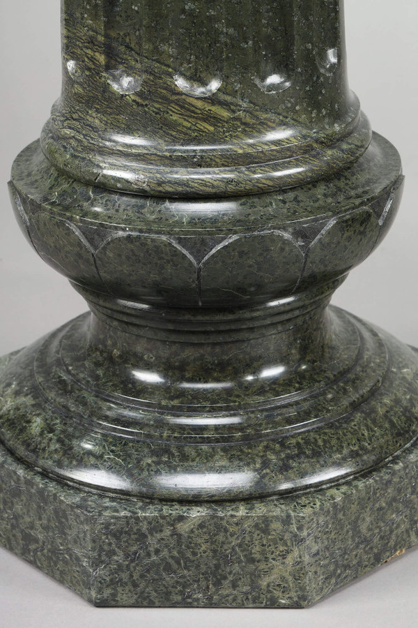 Deux Importantes Colonnes en marbre vert à cannelures