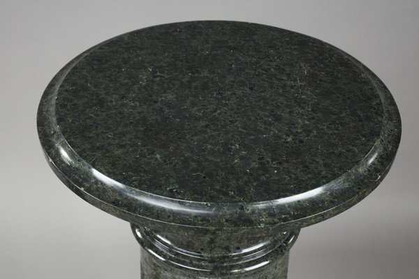 Deux Importantes Colonnes en marbre vert à cannelures