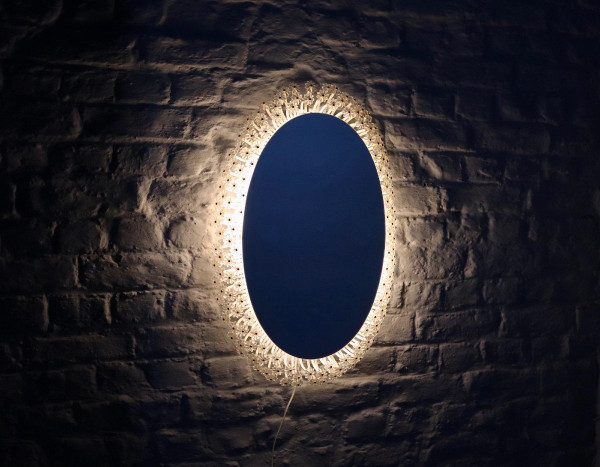 Emil Stejnar, Specchio ovale retroilluminato