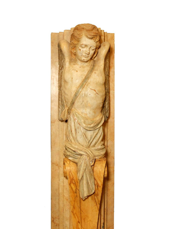 Importante paire d'anges sculptés en gaine.