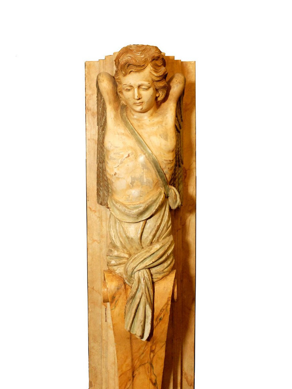 Importante paire d'anges sculptés en gaine.