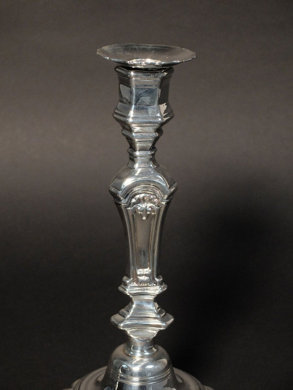 Coppia di candelieri in argento del XVIII secolo