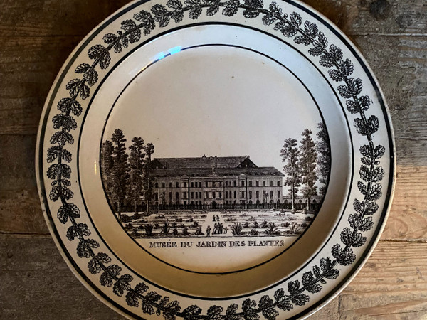  Suite of 4 Choisy earthenware plates representing monuments of Paris and Versailles 19th