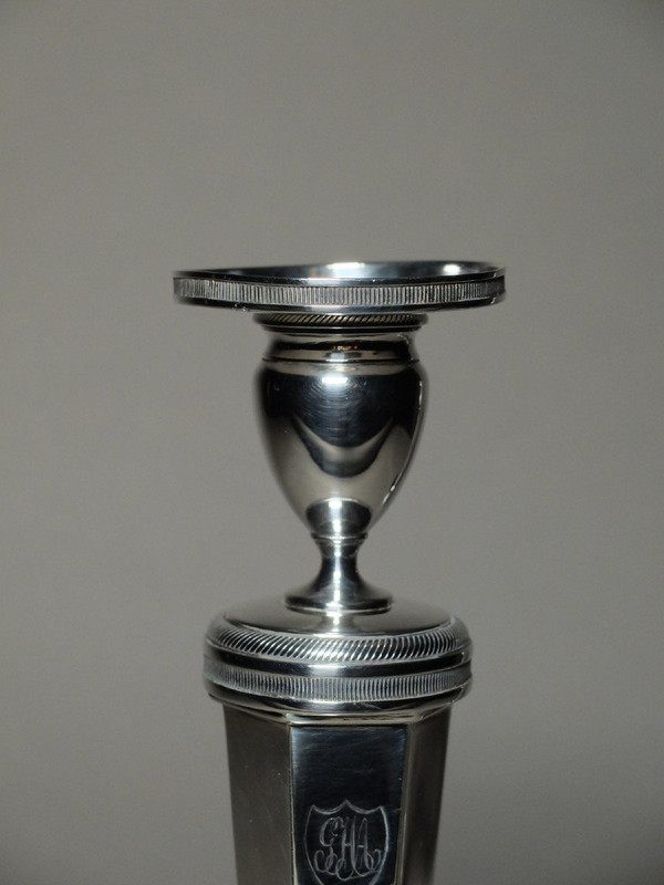 Coppia di candelieri in argento del XIX secolo