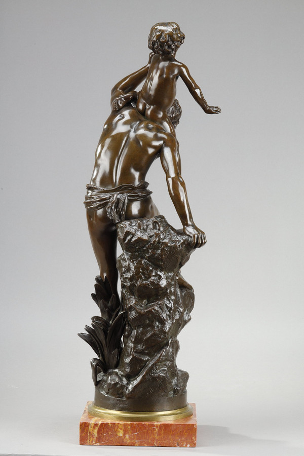 Bronzo con patina marrone raffigurante un Uomo che porta un bambino sulla schiena, di Gaston Leroux (1854-1942)