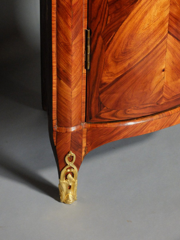 Paire d'encoignures d'époque Louis XV