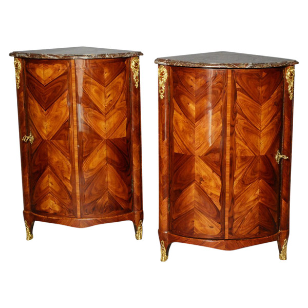Paire d'encoignures d'époque Louis XV